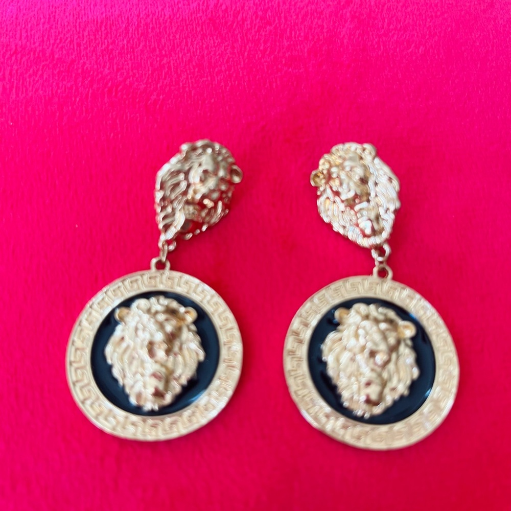 Gold Lionhead earrings lightweight!
